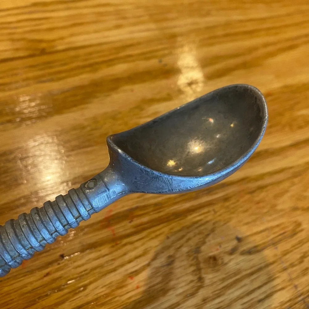 Vintage Cast Aluminum Ice Cream Scoop Ribbed Spiral Handle Silver Metal